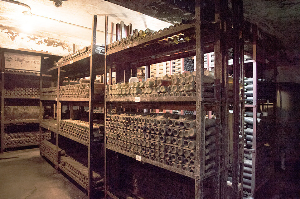 時価総額はいくらなのか?ビンテージワインの貯蔵庫