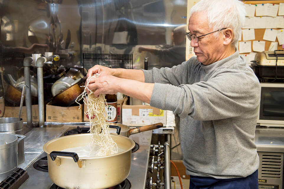 細くても腰が強うそうな麺
