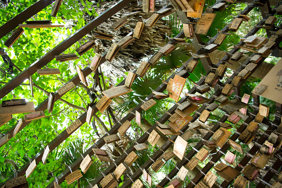 青島神社の絵馬掛け