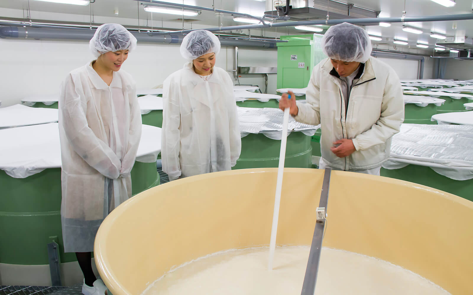 仕込みのタンクは常に一定の温度で管理されている